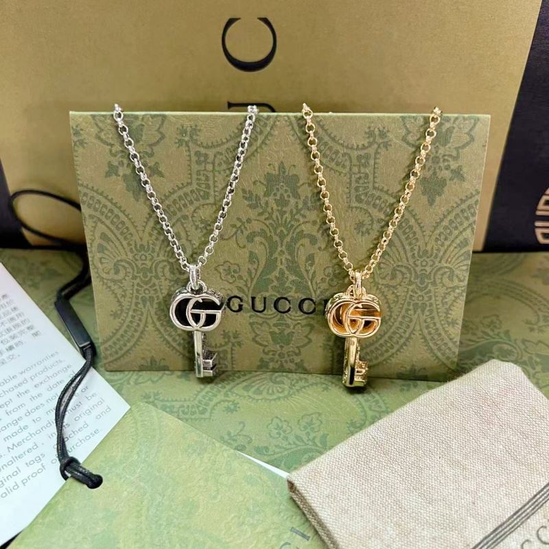 G*u*i necklaces